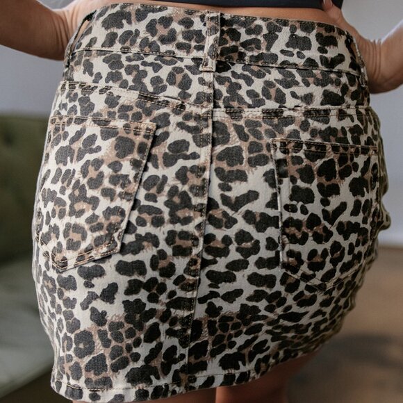 🖤 Khaki Leopard Print Denim Mini Skirt – Sizes 8 to 16 - Picture 2 of 7
